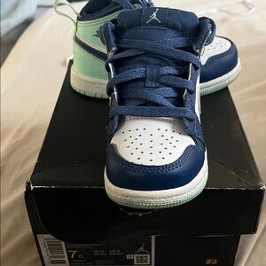 Jordan Kids Sneakers in Navy and Mint